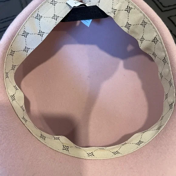 Beautiful pink hat - super soft - beautiful fit - Picture 3 of 4